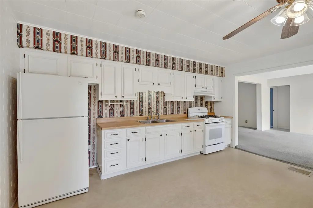 565 Collette Avenue Comstock Charter Township MI 49048