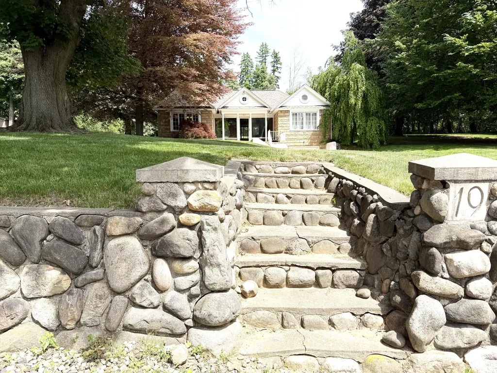 19 S Moorland Drive Battle Creek City MI 49015