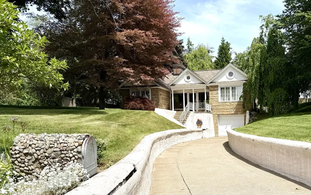 19 S Moorland Drive Battle Creek City MI 49015