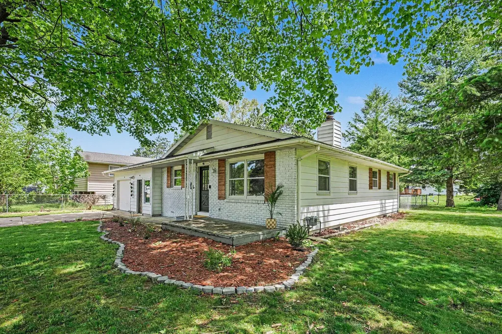 402 Charles Street Paw Paw Village MI 49079