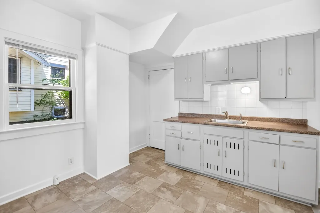 1927 Whites Road Kalamazoo City MI 49008