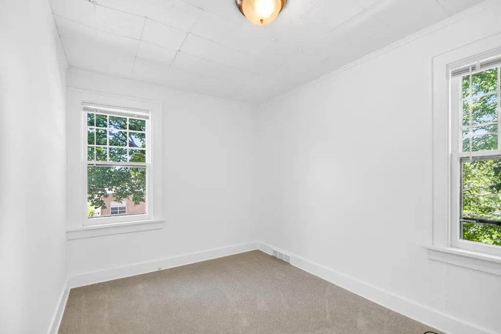1927 Whites Road Kalamazoo City MI 49008
