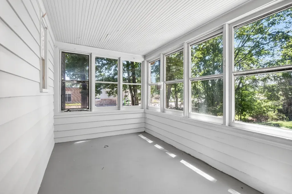 1927 Whites Road Kalamazoo City MI 49008
