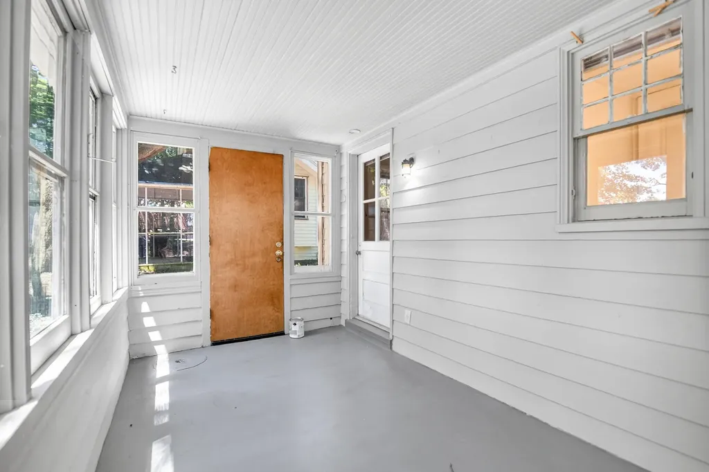 1927 Whites Road Kalamazoo City MI 49008
