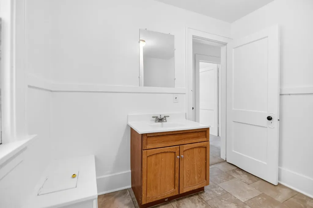 1927 Whites Road Kalamazoo City MI 49008