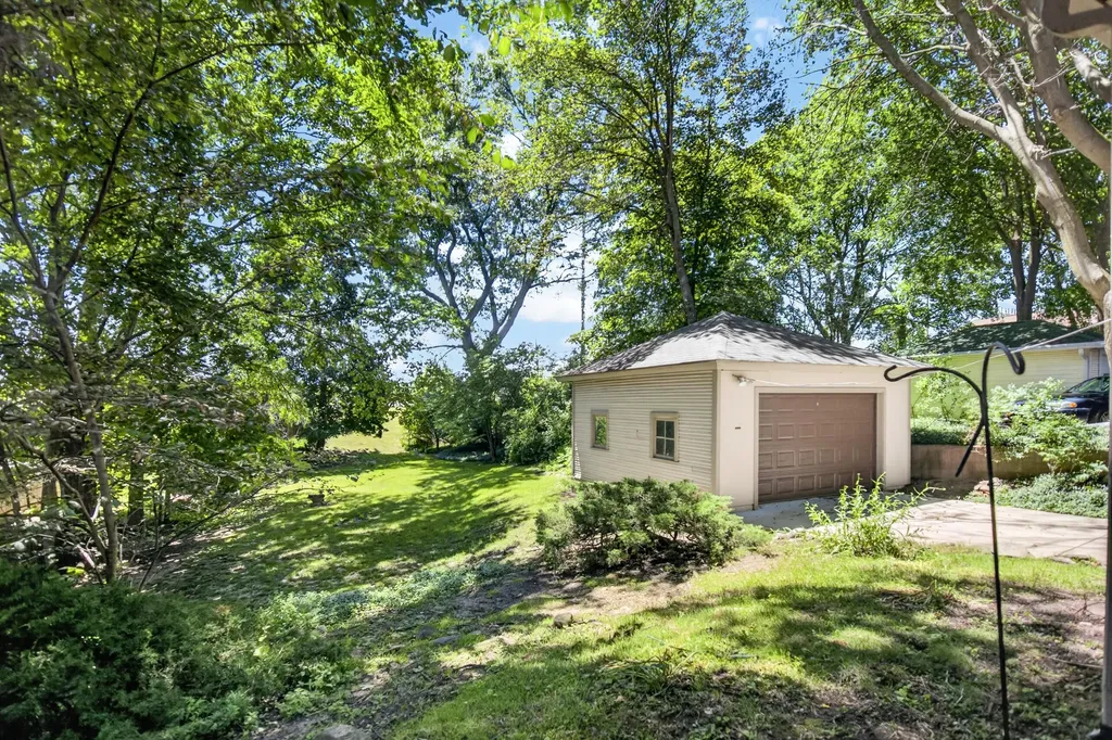 1927 Whites Road Kalamazoo City MI 49008