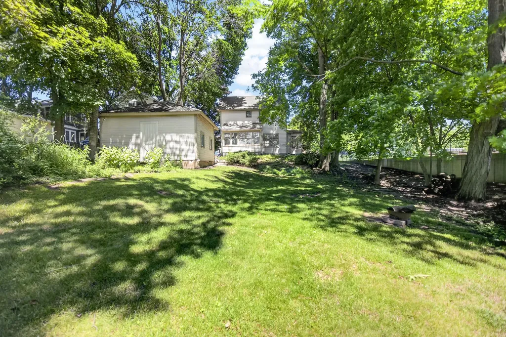 1927 Whites Road Kalamazoo City MI 49008