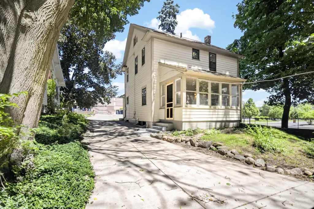 1927 Whites Road Kalamazoo City MI 49008