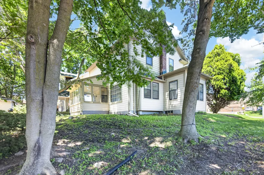 1927 Whites Road Kalamazoo City MI 49008
