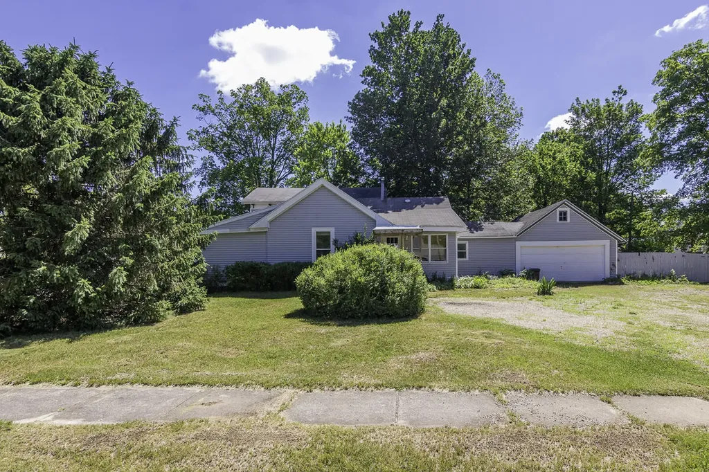 506 E 2nd Street Antwerp Township MI 49065