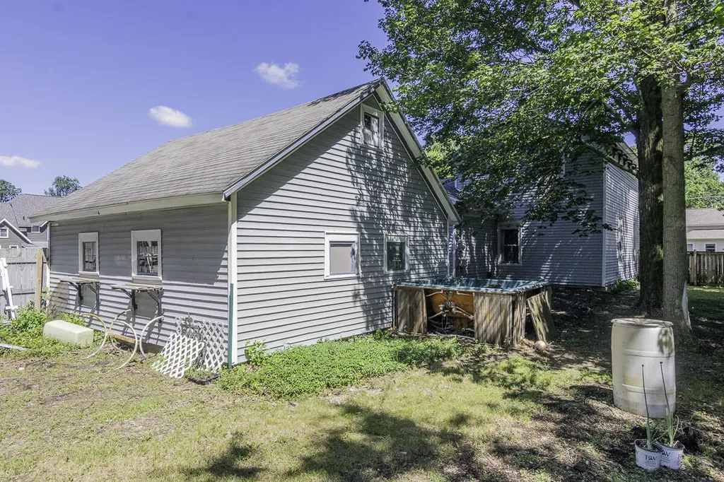 506 E 2nd Street Antwerp Township MI 49065