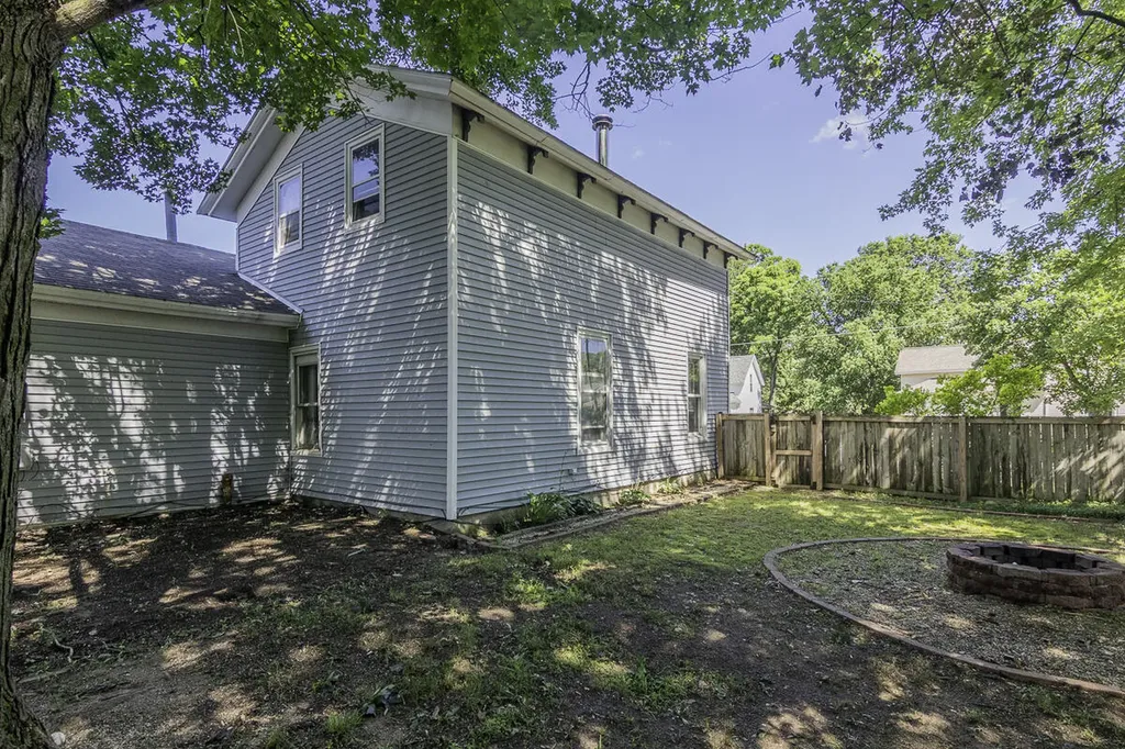 506 E 2nd Street Antwerp Township MI 49065