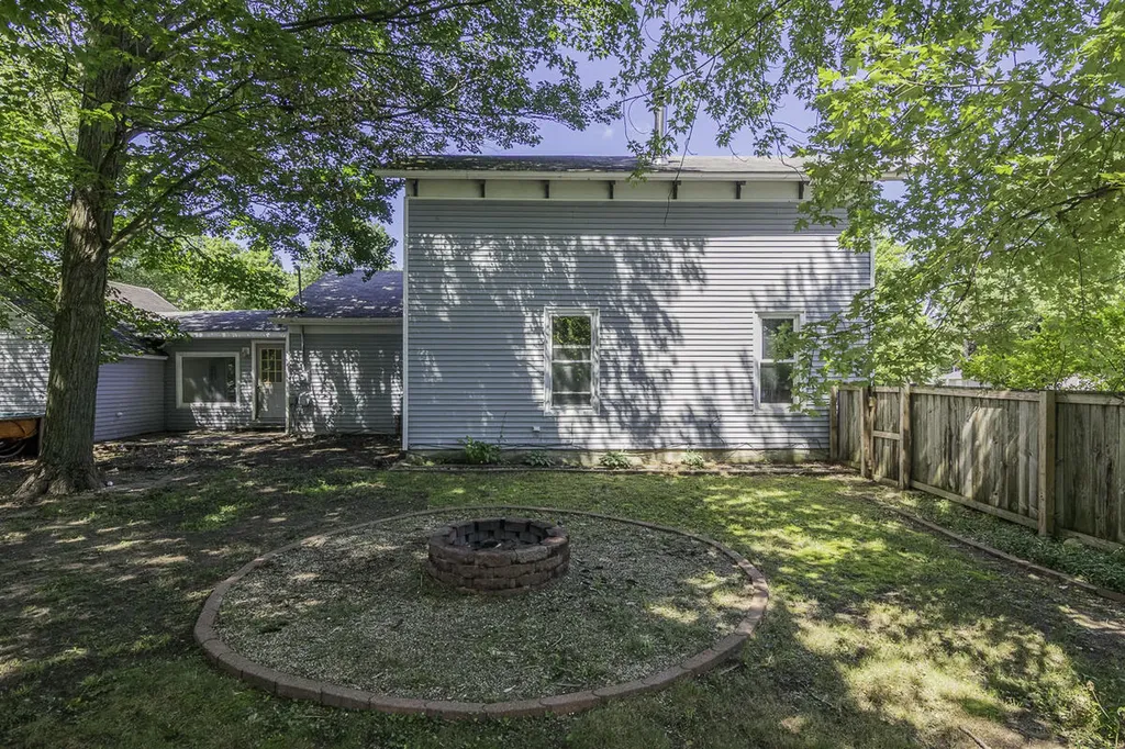506 E 2nd Street Antwerp Township MI 49065