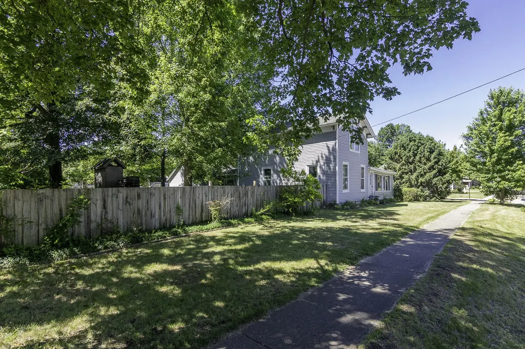 506 E 2nd Street Antwerp Township MI 49065