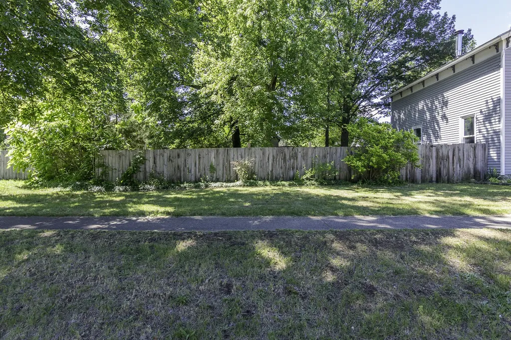 506 E 2nd Street Antwerp Township MI 49065