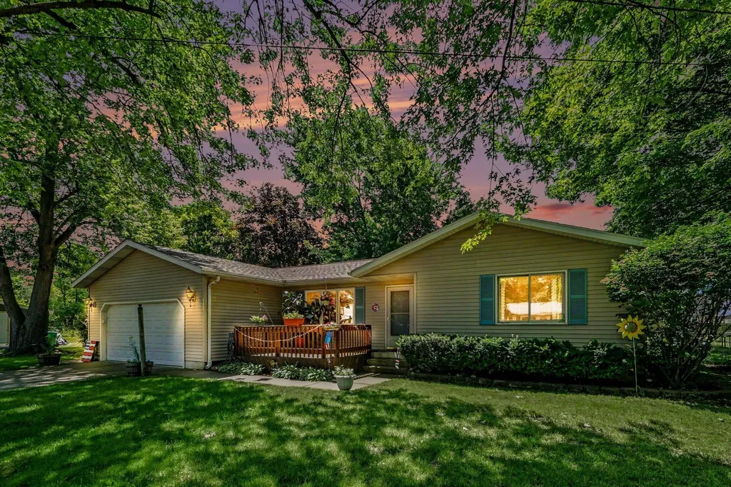 202 E Vermont Avenue White Pigeon Village MI 49099