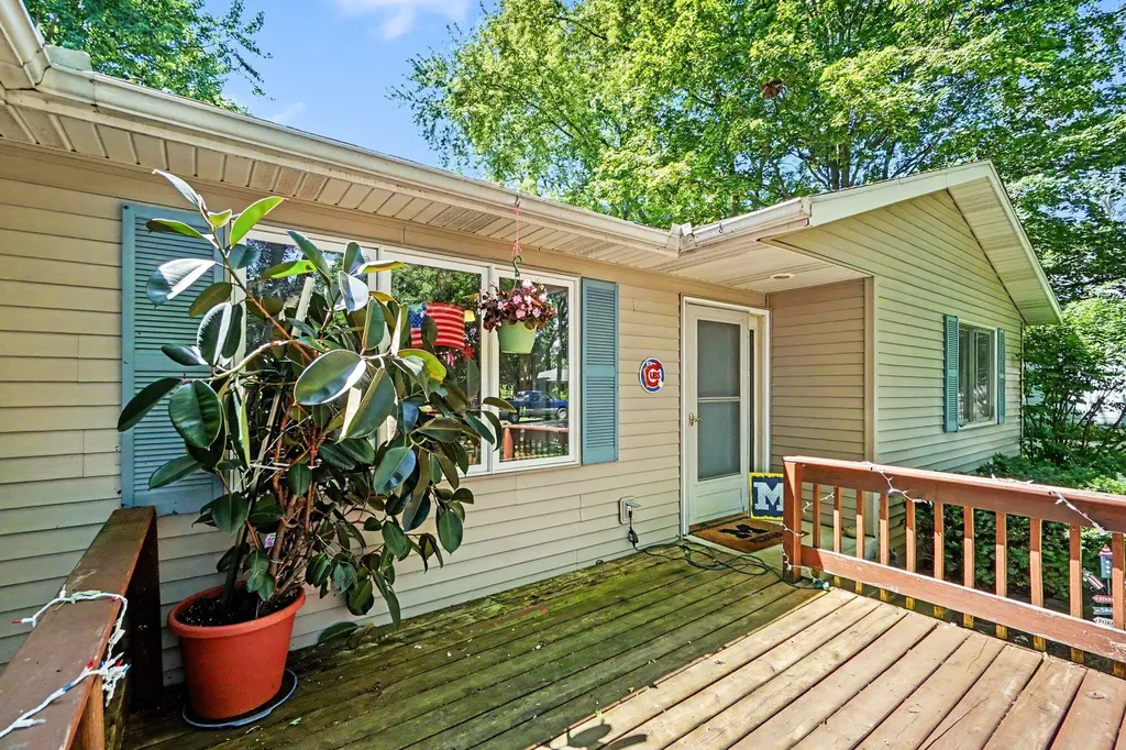 202 E Vermont Avenue White Pigeon Village MI 49099