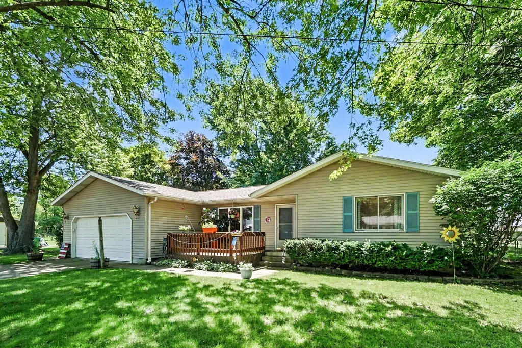 202 E Vermont Avenue White Pigeon Village MI 49099