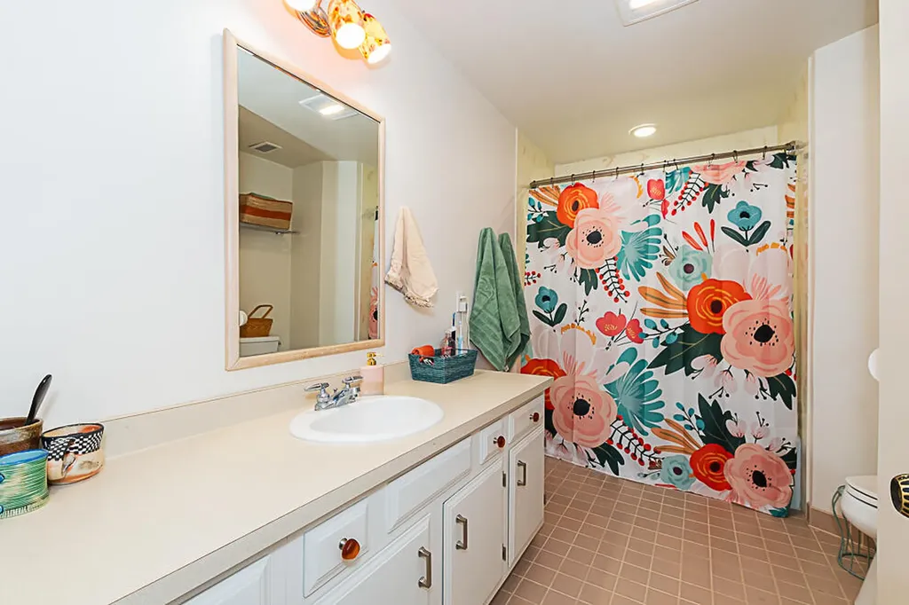 4040 Greenleaf Circle Kalamazoo City MI 49008