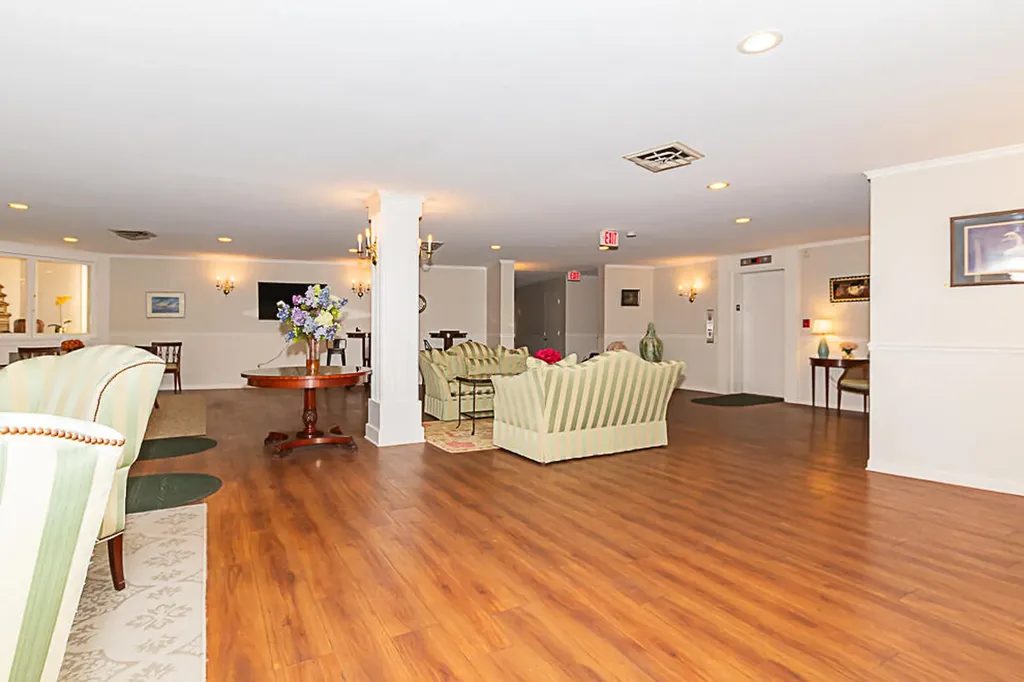 4040 Greenleaf Circle Kalamazoo City MI 49008