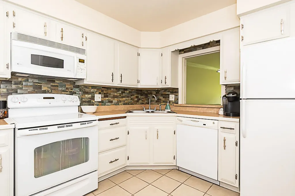 4040 Greenleaf Circle Kalamazoo City MI 49008