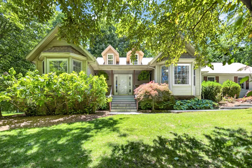16 Christian Road Emmett Charter Township MI 49014