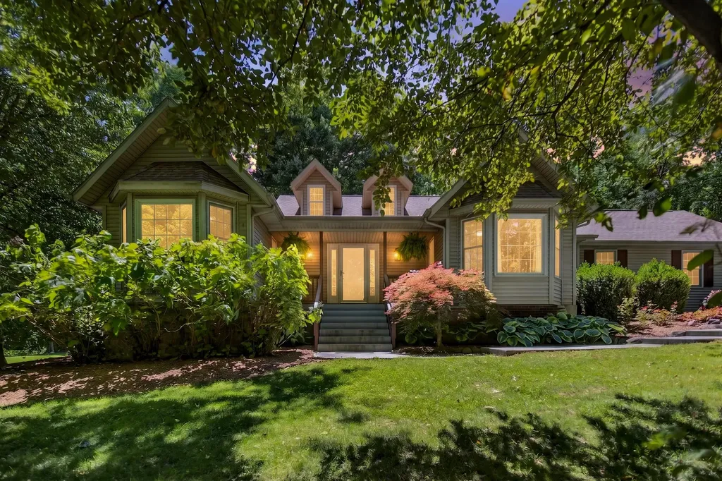 16 Christian Road Emmett Charter Township MI 49014