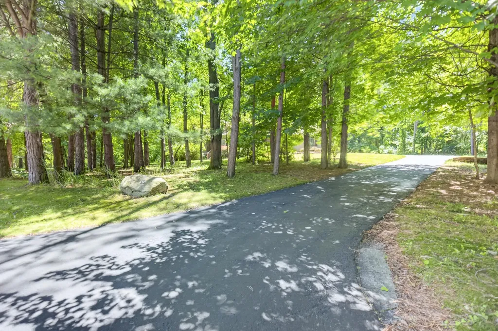 16 Christian Road Emmett Charter Township MI 49014