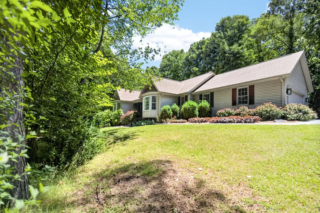16 Christian Road Emmett Charter Township MI 49014