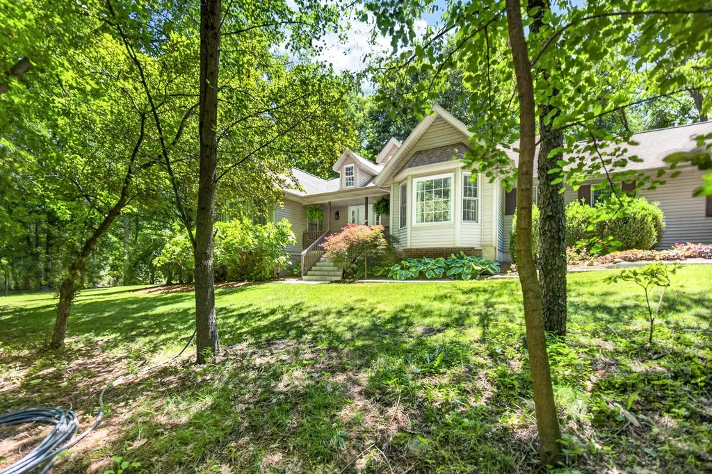 16 Christian Road Emmett Charter Township MI 49014