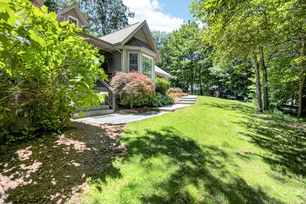 16 Christian Road Emmett Charter Township MI 49014