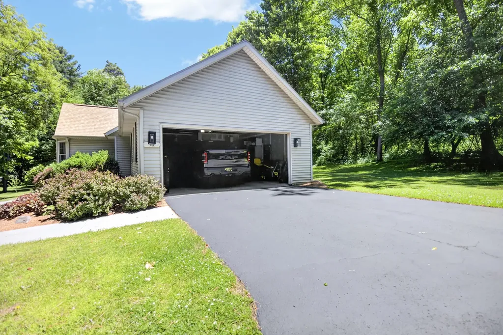 16 Christian Road Emmett Charter Township MI 49014