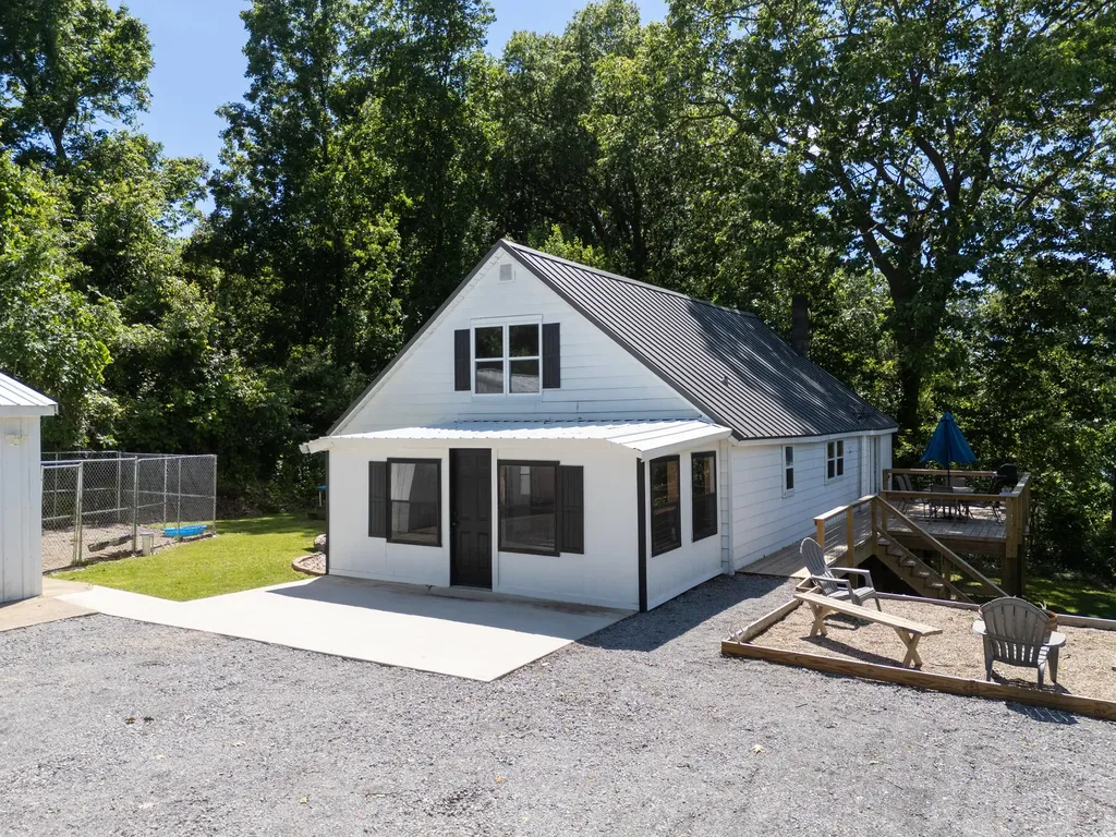 6973 Ackers Point Drive Hope Township MI 49046