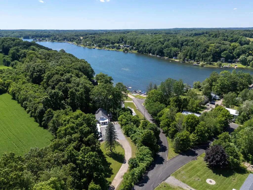 6973 Ackers Point Drive Hope Township MI 49046