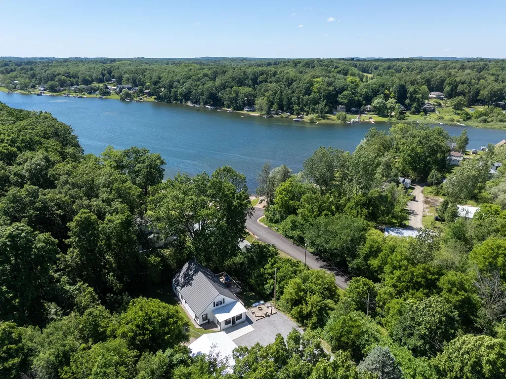 6973 Ackers Point Drive Hope Township MI 49046
