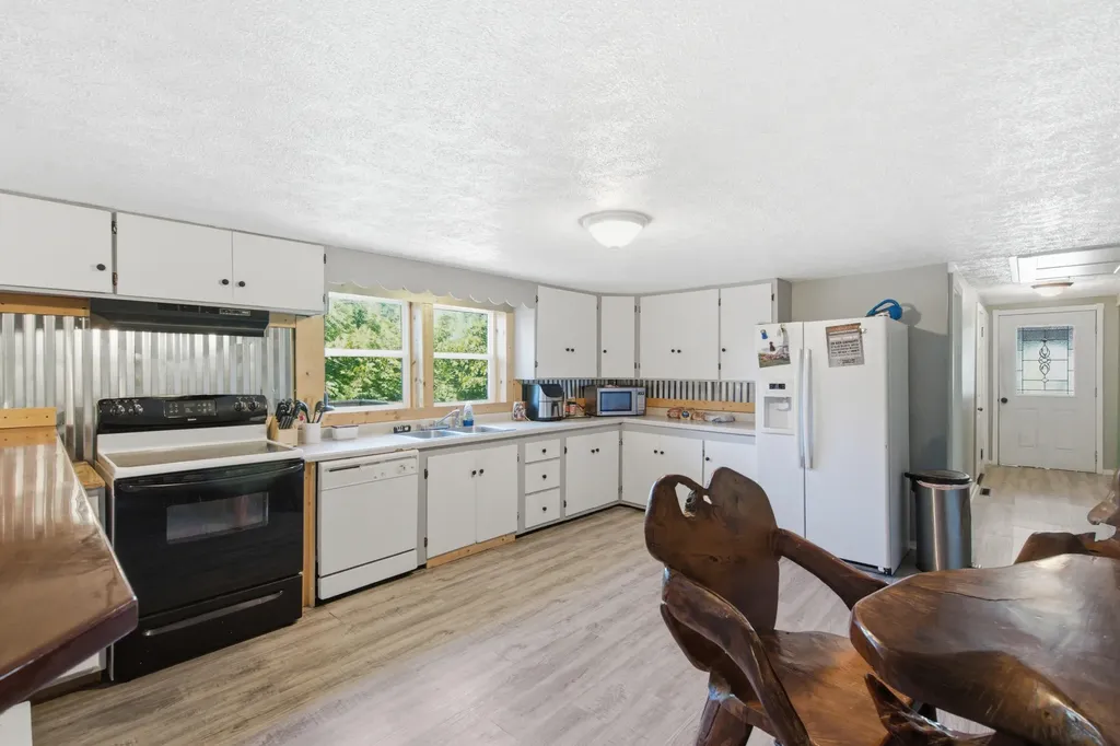 6973 Ackers Point Drive Hope Township MI 49046