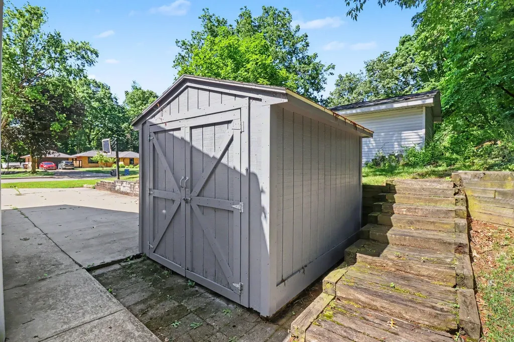 4029 Sunvalley Drive Kalamazoo City MI 49008