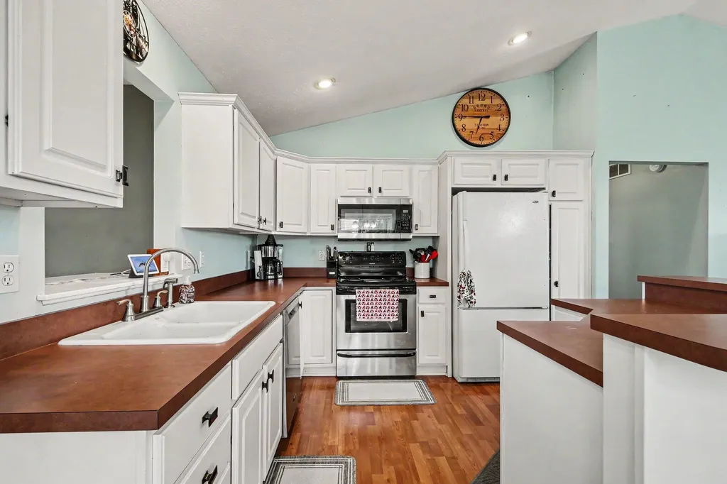 10264 Summerwood Drive Holland Charter Township MI 49464