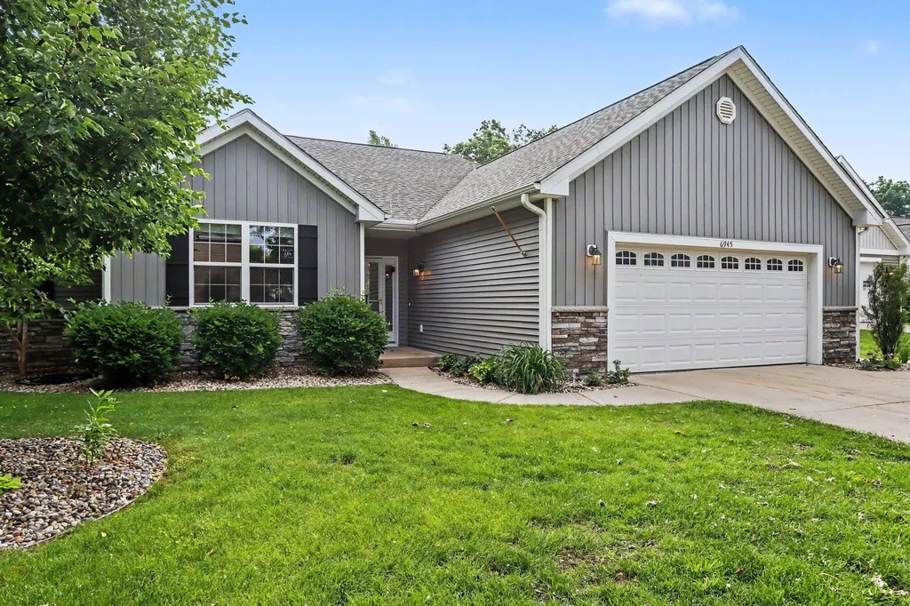 6945 Hunters Creek Comstock Charter Township MI 49048