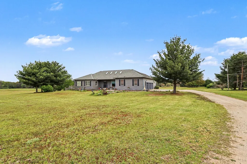 32282 64th Avenue Antwerp Township MI 49065