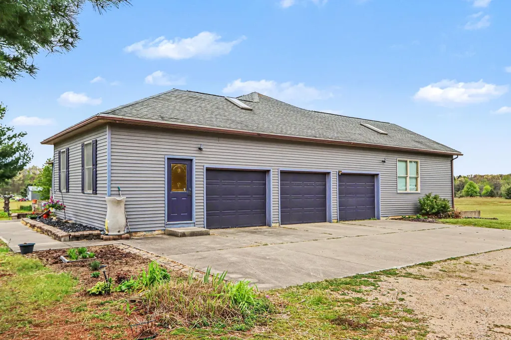32282 64th Avenue Antwerp Township MI 49065