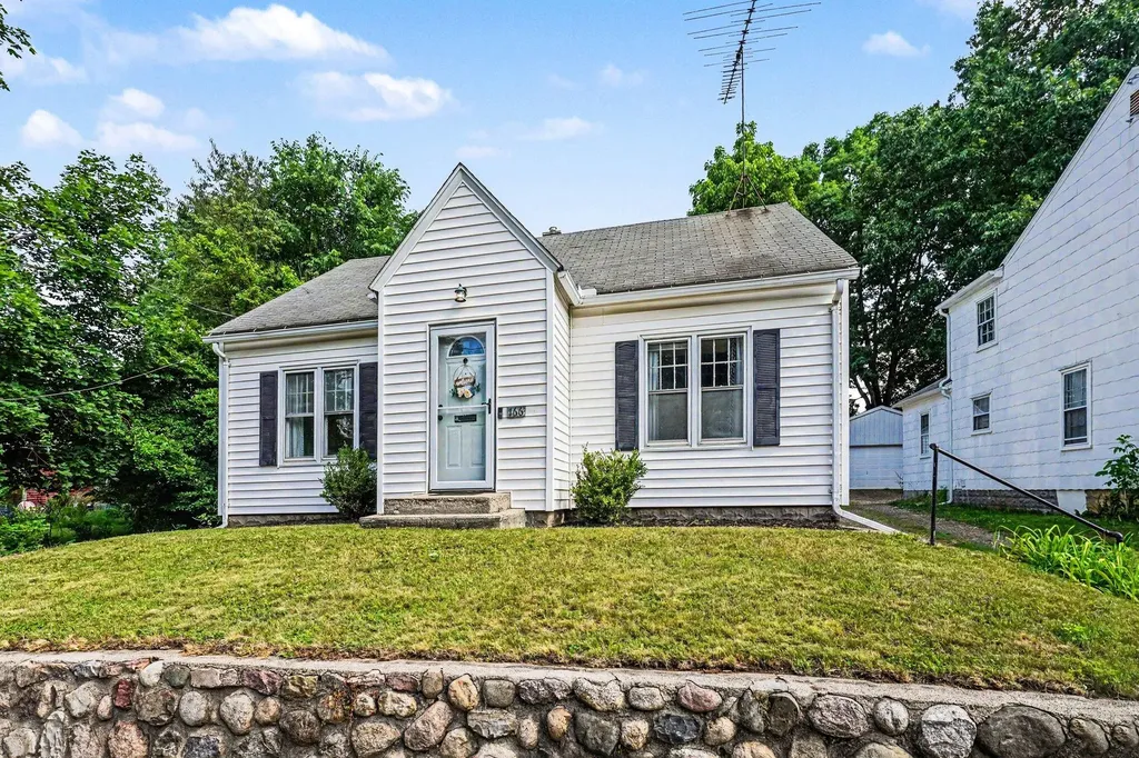 166 Ridgewood Street Kalamazoo City MI 49001