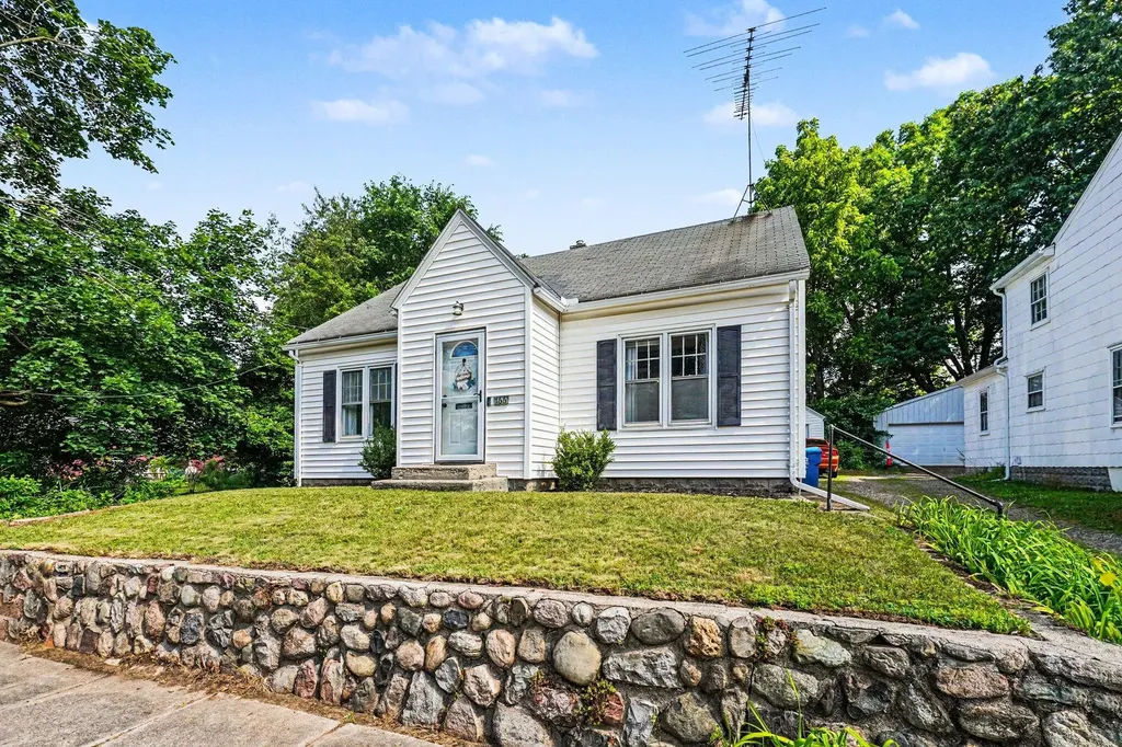 166 Ridgewood Street Kalamazoo City MI 49001