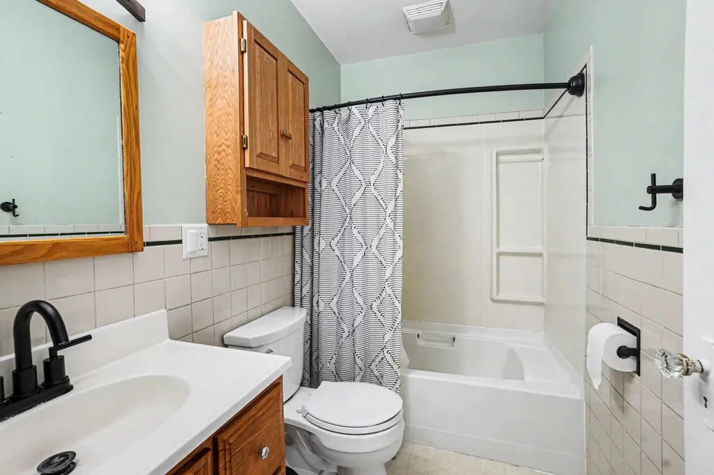 166 Ridgewood Street Kalamazoo City MI 49001