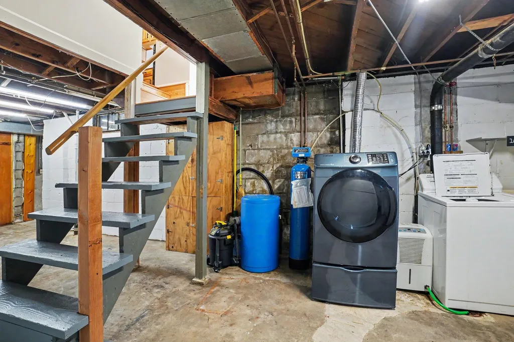 166 Ridgewood Street Kalamazoo City MI 49001
