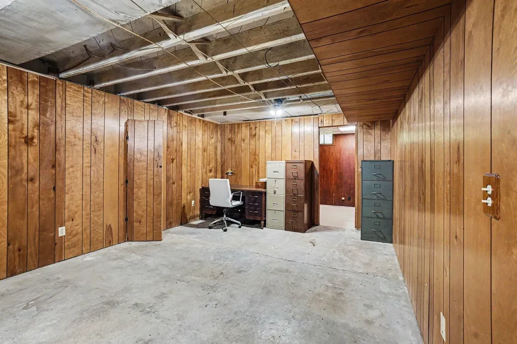 166 Ridgewood Street Kalamazoo City MI 49001