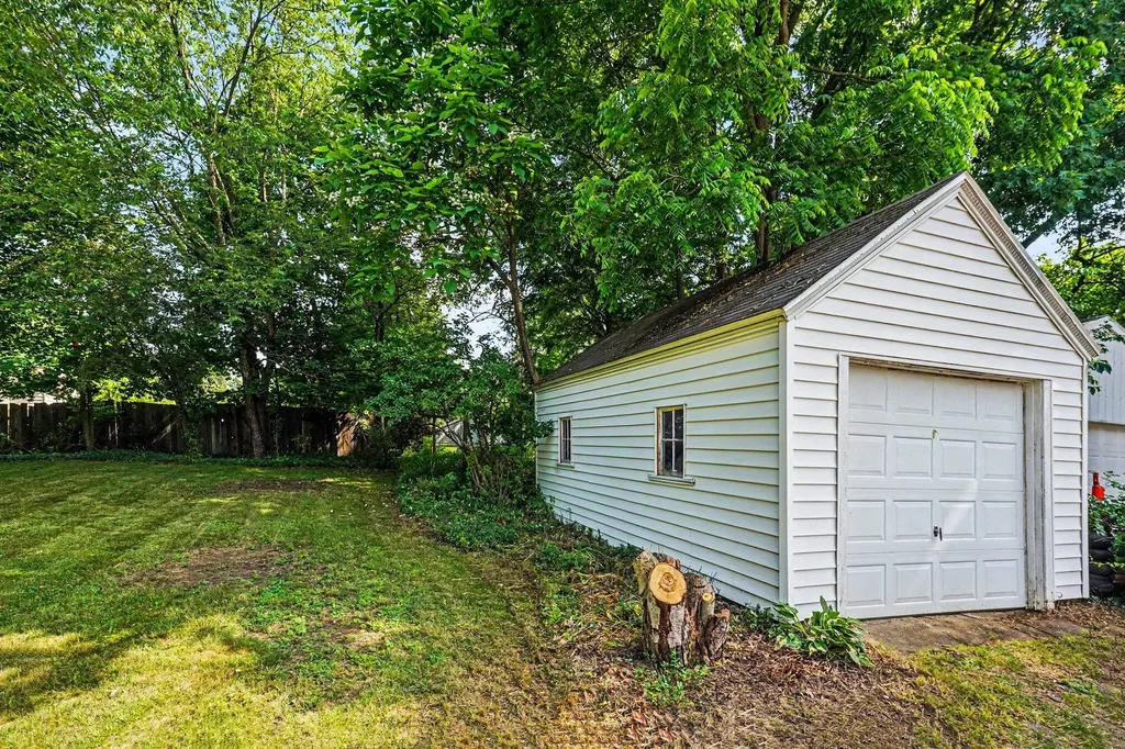 166 Ridgewood Street Kalamazoo City MI 49001