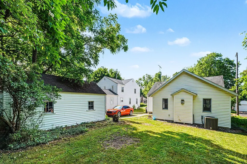 166 Ridgewood Street Kalamazoo City MI 49001