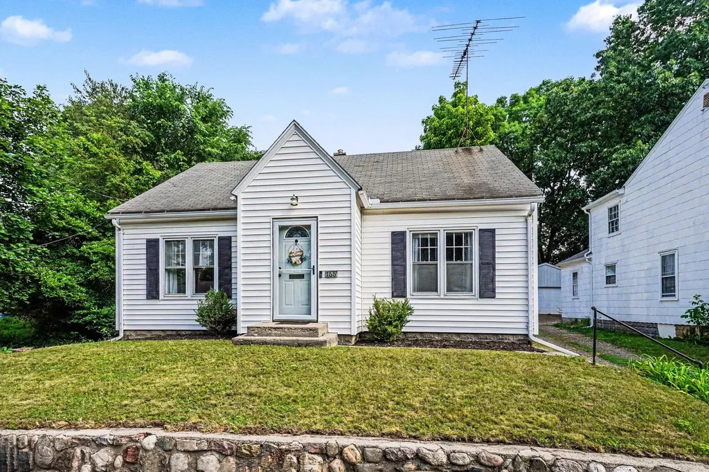 166 Ridgewood Street Kalamazoo City MI 49001