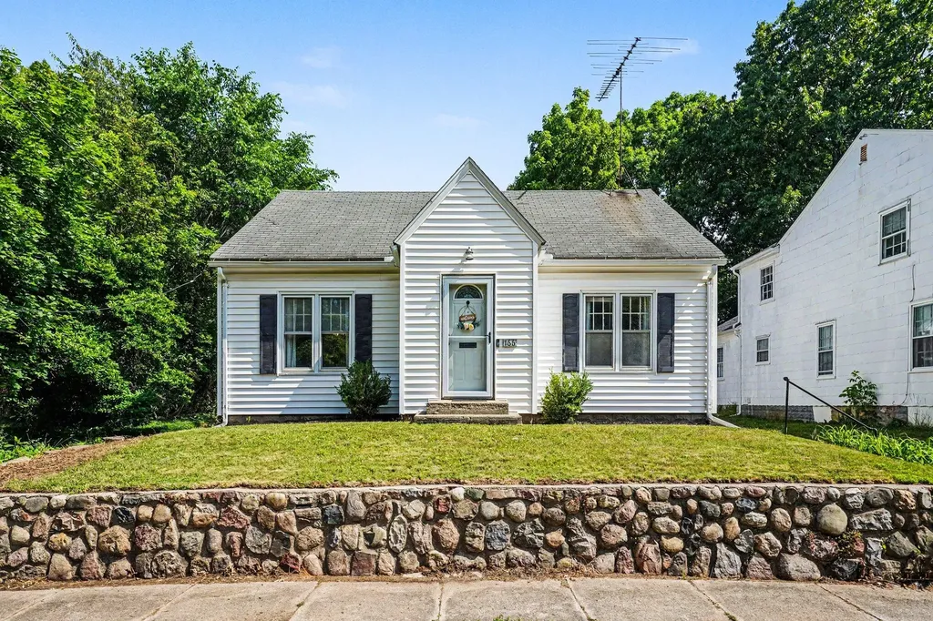 166 Ridgewood Street Kalamazoo City MI 49001